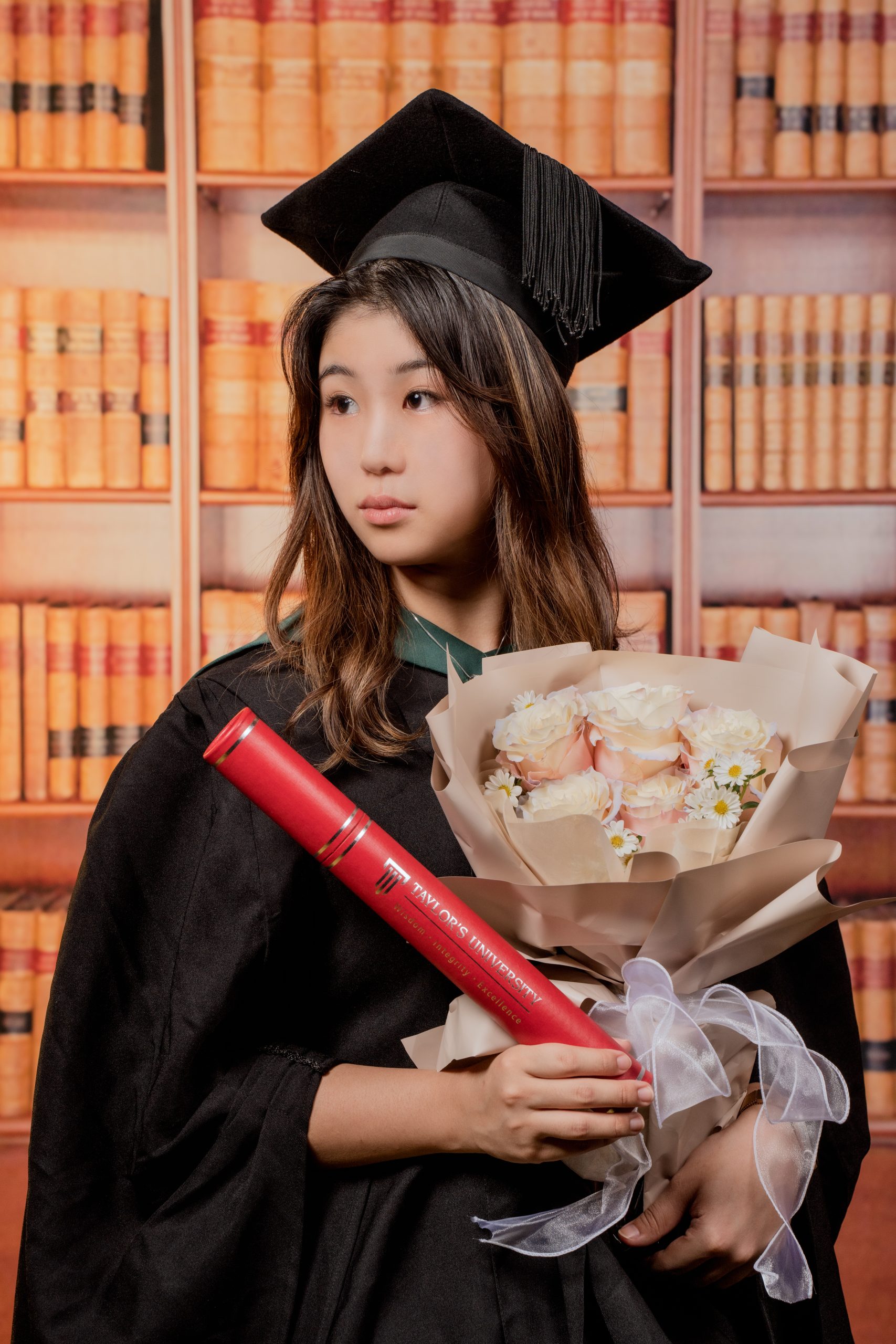 Graduation photo in studio 2 — Graduation photography by Loominos Studio