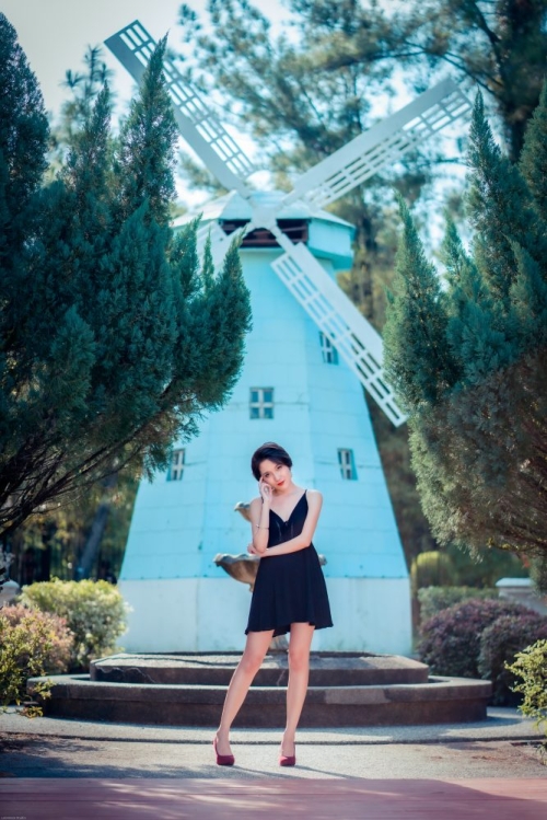 LMS02847 | Scarlet - Wide Shot